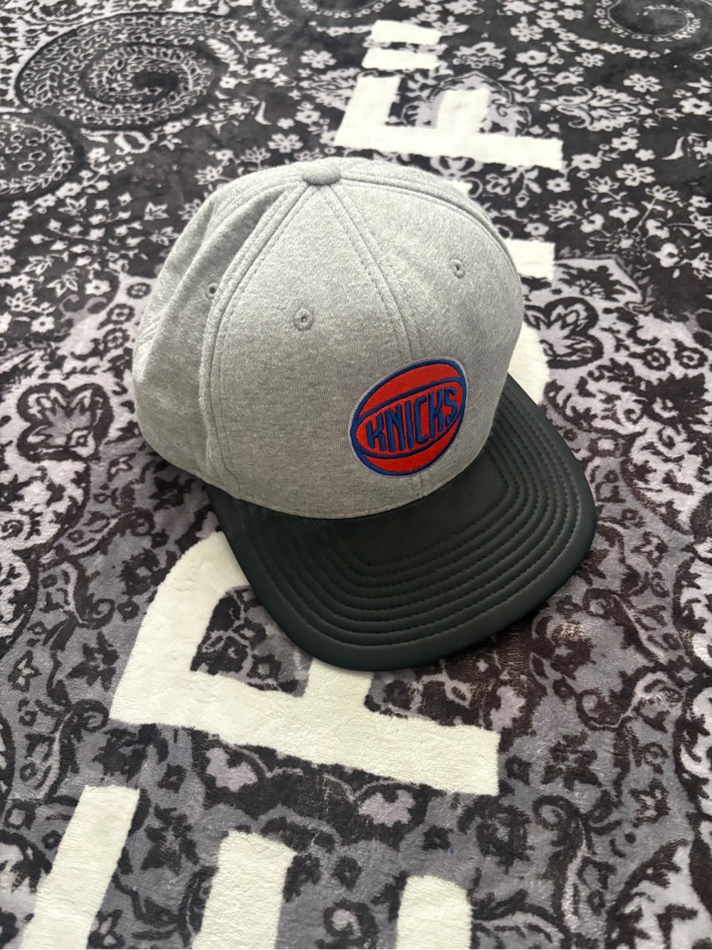 Mitchell & Ness gray heather New York Knicks snapback hat One Size Kids